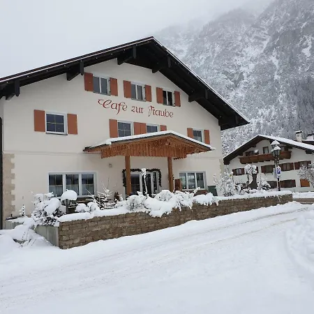 Cafe Zur Traube Inn Bach (Tyrol)